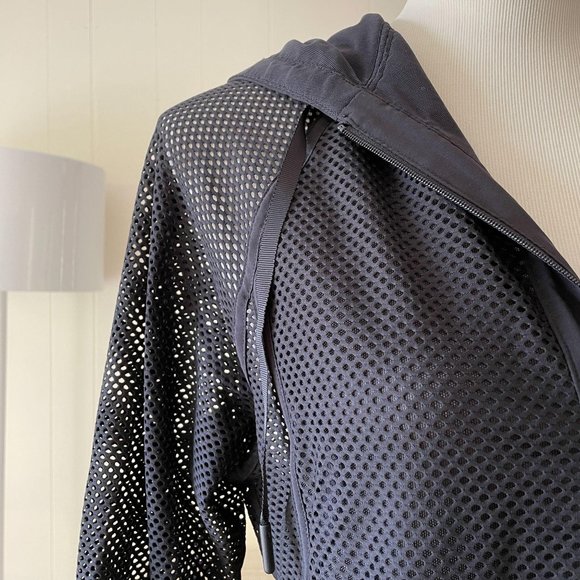 Lululemon Mesh on Mesh Jacket Size 6 - Picture 4 of 13